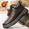 Nueva colección de invierno: Zapatos de hombre forrados de felpa, cálidos, con forro de algodón, parte superior de cuero, impermeables, estilo casual, ligeros, con suela gruesa, botas de nieve para hombres de mediana edad y mayores