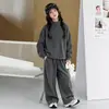Novo conjunto de moletom casual de inverno forrado com fleece para meninas, incluindo um colete de algodão acolchoado, calças de moletom quentes e espessas, e calças de perna larga