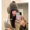 Chapéu de tricô com abas de pelúcia estilo retrô para mulheres, novo estilo de inverno, circunferência da cabeça grande, quente e resistente ao frio, chapéu que cobre a cabeça