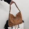 Bolso nicho de gran capacidad para mujer 2022 otoño nuevo cuero suave estilo motocicleta bolso tote de hombro cruzado para ir al trabajo bolso de axila