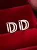 Pendientes de botón casuales de moda populares, creativos, con diseño de letra, simples, versátiles para el día a día, de alta calidad, lujo ligero