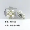 Nuevo en stock, pequeño accesorio metálico desmontable estilo Chanel con borde dorado de camelia para zuecos con cierre oculto