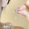 Aretes de Moda Galaxy Moonlight de Perlas Incrustadas de Diamantes Largos para Mujer, Aretes de Diseño Nicho para Mujer, Aretes de Placa de Incienso de Mosquito sin Agujero