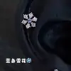 Unhas de Osso de Orelha de Floco de Neve de Inverno, Pequenos Brincos Elegantes de Aço Titânio com Floco de Neve Cravejado de Zircônia, Unhas de Osso de Orelha Rosqueadas, Exportação