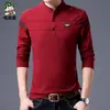 Camiseta de algodón de manga larga para hombre cuello liso color sólido joven y de mediana edad coreana ajuste slim camiseta interior ropa de otoño guapa venta al por mayor para hombre