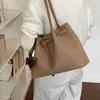 Bolsa de Mano Tote Cachorro 2026 Estilo Nuevo para Ir al Trabajo Tejida Colgante para Mujer Retro Gran Capacidad Otoño Coreana de un Solo Hombro Patrón Japonés