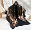 Lenço de Seda Estampado Elegante Inglês 90cm Lenço de Sarja Novo Estilo Luxo Leve Lenço Quadrado Grande Xale Protetor Solar Lenço de Cabeça Feminino