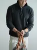 Tricô Veludo Masculino Outono/Inverno 2026 com Zíper Meio e Gola Alta Estilo Old Money Toque Fresco Malha Canelada