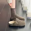 Sapatos femininos versão couro de vaca outono e inverno novo estilo europeu bico redondo couro fosco fivela de lã e pelo sola grossa chinelos de bico fechado