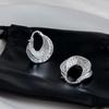 Brincos de Moda Texturizados Estilo Europeu e Americano para Mulheres, Brincos Vazados de Cobre Banhados a Ouro, Design de Nicho, Brincos de Luxo Atacado