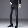 Pantalones de mezclilla de alta gama en negro y gris de Hong Kong para hombre, nueva colección primavera/otoño 2026, modernos, corte slim, pantalones casuales elásticos