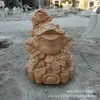 Sapo Dourado Esculpido em Pedra Azul Borrifando Água, Sapo Dourado Vermelho Pôr do Sol em Mármore, Enfeite de Sapo de Três Pernas, Fabricante em Estoque