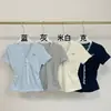 2025 Nueva Camiseta de Encaje con Escote en V de Manga Corta Estilo Pura Pasión para Mujer Diseño de Verano Aspecto Adelgazante Camiseta Básica para Mujer