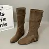 Botas largas de mujer botas largas botas mujeres arrugadas cruzadas suela plana tacón oculto cuero suave ajuste ceñido correa de hebilla botas de montar holgadas