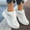 Zapatillas de papá de comercio exterior para mujer, zapatillas casuales con cordones para primavera y otoño, estilo nuevo, venta al por mayor, tallas grandes, zapatillas de malla transfronterizas para mujer, suela gruesa