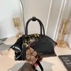 Bolso de cuero con cera de aceite de alta calidad para mujer, nuevo estilo 2026, bolso de mano de lujo ligero, bolso de hombro versátil para el trabajo, bolso cruzado