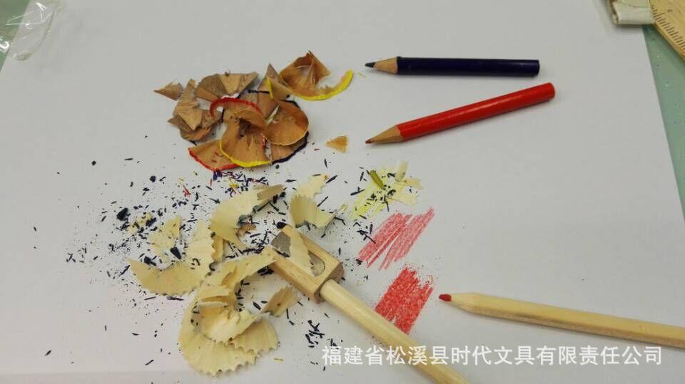 刨花对比安徽杨木和冬瓜木