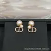 Pendientes de Alta Gama Coco Tachonados con Diamantes, Chapados en Oro con Microincrustaciones, Patrón Cuadriculado Finamente Tallado en CNC, Versátiles y Elegantes Pendientes de Botón Estilo Chanel