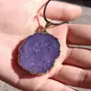 Joyería Europea y Americana Ágata Natural Cristal Diente Corazón Colgante Racimo de Cristal Borde Electrochapado Forma de Corazón de Durazno Collar Multicolor