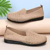 Sapatilhas de verão respiráveis feitas sob medida com bico baixo e solas macias, biqueira larga, sapatos casuais femininos, mocassins flyknit vazados, sapatos de mãe