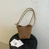 Outono/Inverno 2026 Estilo Coreano Tendência Nicho Fashionável Bolsa de Palha Versátil Casual Ombro Transversal Saco Balde Bolsa para Celular