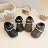 Botas Pequenas de Couro Francesas para Meninas 2026 Outono/Inverno Botas Curtas de Princesa com Acabamento em Renda para Bebês Botas Martin de Couro Britânico com Forro de Veludo