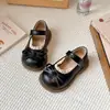 Sapatos de Couro para Meninas 2026 Novo Modelo Sapatos de Princesa Sapatilhas Macias para Crianças Sapatos Estilosos para Bebês Meninas Sapatos para Apresentação Escolar
