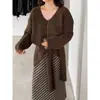 Suéter Casual de Tricô com Gola V em Camadas para Mulheres 2026 Outono e Inverno Novo Estilo Solto e Elegante Design Macio g Suéter