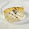 Pulsera Cruzada Europea y Americana de Flor Hueca Mariposa Nicho de Alto Grado Temperamento Anillo de Brazo Personalidad Exagerada Nueva Joyería de Brazo para Mujeres