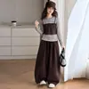 Roupa de outono para meninas 2026 nova coleção: conjunto estiloso de blusa listrada estilo coreano e calça de algodão de perna larga para meninas