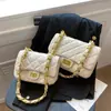 Bolsa Pequena Feminina Bordada em Losangos 2023 Nova Popular de Verão 2022 Bolsa Transversal com Corrente Bolsa Quadrada Pequena de Ombro Bolsa de Braço