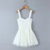 8170-26 Vestido Plissado de Renda Doce e Elegante Estilo Francês, Vestido Branco Versátil de Corte Justo, Vestido Curto