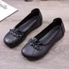 Zapatos de Cuero Genuino para Madre Nuevos de Primavera y Otoño Zapatos de Una Sola Pieza Planos Zapatos de Leche para Mujeres de Mediana Edad y Mayores Zapatos de Cuero para Mujer Tacón Plano Zapatos de Mujer de Piel de Vaca Cómodos
