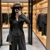 Traje de Punto Minimalista Ligero y Sofisticado para Mujer, Temporada Otoño e Invierno, Elegante Suéter Adelgazante de Cuello en V con Cintura Ajustada y Pantalones de Pierna Ancha Conjunto de Dos Piezas
