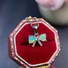 Venta directa del fabricante: Colgante de Ópalo Natural Puro en Forma de Corazón con Piedra Principal de Cristal Transparente de 4*4 mm, Finamente Elaborado en Plata S925