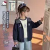 Jaqueta de Outono para Meninas 2026 Novo Estilo para Crianças Médias e Mais Velhas Cardigan Xadrez com Capuz e Desenho Peça de Roupa Externa Estilosa e Versátil