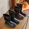 Botas longas para meninas, nova coleção primavera/outono 2026, botas estilo Martin para crianças, tamanhos médios e grandes, botas individuais para meninas pequenas, botas de montaria estilosas e da moda