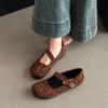 Sapatos de Camada Única com Estampa de Leopardo e Boca Rasa Femininos 2025 Outono Novo Estilo Francês Retro Bico Quadrado Salto Grosso Tira de Fivela de Um Caractere Mary Jane Sapatos da Moda