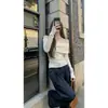 Blusa de tricô feminina estilo francês, ombro a ombro, de manga longa, novo design slim fit para outono e inverno, adequada para usar como peça externa ou como base.