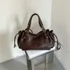 Bolsa de ombro feminina retrô estilo coreano em couro macio, nova moda 2026, versátil, casual, simples, de grande capacidade