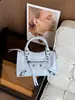 Bolso de Mano de Cuero para Motociclista con Tachuelas Vintage, Estilo de Alta Gama para Chicas a la Moda, Bolso Cruzado de Nicho, Bolso Resistente de Cuero Suave para Mujer