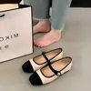 Zapatos Mary Jane populares de punta cuadrada plana con bloques de color para mujer, nuevo estilo primavera 2026, corte bajo, inspirados en Chanel, zapatos de mujer con suela blanda