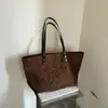 Bolso de mano con estampado de leopardo estilo coreano inspirado en Instagram, bolso de hombro elegante para estudiantes, bolso tote casual y estiloso para el trabajo y el ocio