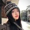 Gorro de Punto Fair Isle con Pompón y Orejeras para Mujer, Estilo Vintage, Cálido para Otoño e Invierno, Hace que la Cara Parezca Más Pequeña, Adecuado para Circunferencia de Cabeza Grande