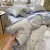 Nuevo modelo 2026 de juego de cuatro piezas de gasa arrugada tejida en color, gasa de burbujas para camas de estudiante, juego de tres piezas para dormitorio, juego de tres piezas estilo sábana de cama de 1.2 m