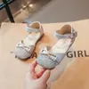 Sandálias Femininas Modernas com Laço 2026 Novo Estilo de Verão Sandálias Versáteis Fechadas Inspiradas em Chanel para Crianças com Solado Macio