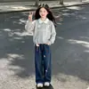 Moda 2026 Novo Conjunto de Duas Peças para Meninas Estilo Coreano Moda Estilo Acadêmico Manga Longa Doce Desenho Animado Jeans