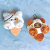 Nuevo Muñeco de Peluche de Gato con Cola Larga de Dibujos Animados Llavero Colgante para Bolso Perro Pajarita Parchapa Adornos Colgantes para Mochila Escolar