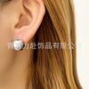 Pendientes de bola con patrón de martillo chapados en oro cobre metal retro europeo y americano Pendientes de botón
