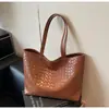 Bolso tejido a mano, bolso tote simple, bolso de gran capacidad para mujer, bolso de hombro de alta gama para el trabajo, bolso grande de color liso